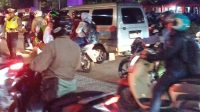 Fitri_Gigit_Jari_Orderan_Ojol_Batal_Mulus_Jalan_Yos_Sudarso_Macet_Parah