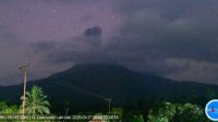 Lewotobi_Laki-laki_Meletus_Dahsyat_Kolom_Abu_700_Meter_Waspada