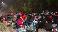Macet_Parah_Lenteng_Agung-Depok_Pemotor_Beristirahat_Hindari_Jam_Ini