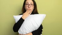 Ngiler Saat Tidur? Dokter Ungkap Penyebab & Solusinya