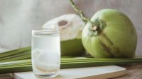 Rahasia_3_Waktu_Ampuh_Minum_Air_Kelapa_Manfaat_Maksimal