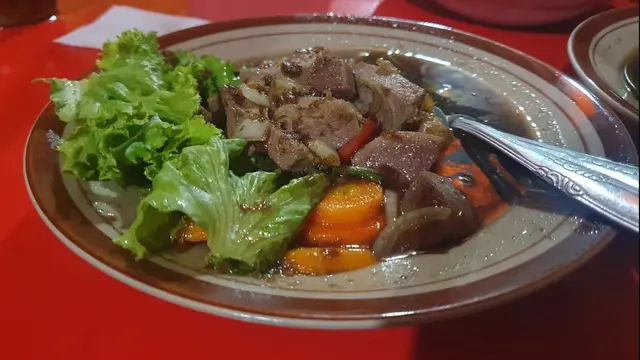 10 Kuliner Malam Solo Legendaris: Gudeg Bu Kasno Hingga Angkringan