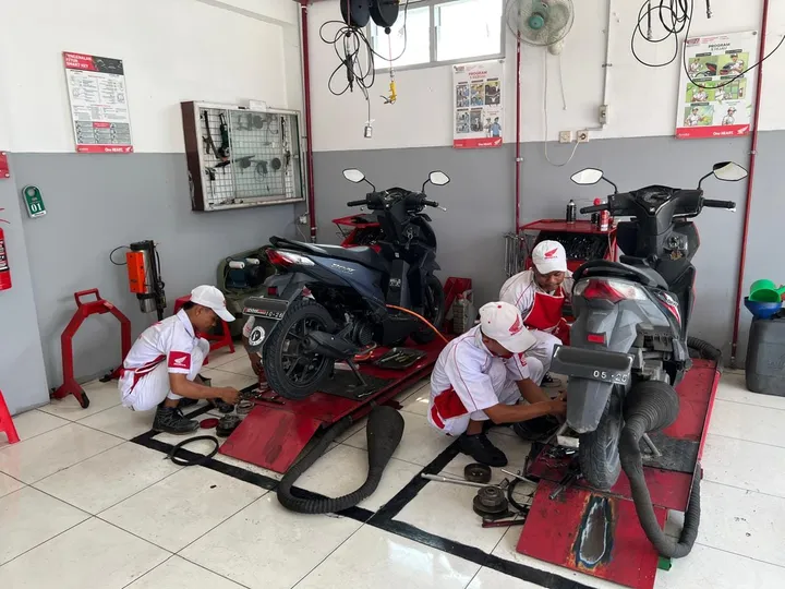 AHASS TEFA SMKN1: Servis Motor Gratis, Jurnalis Semarang Diajak!