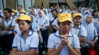 Ancaman PHK & Eksploitasi Magang: Pakar UGM Bicara Hari Buruh
