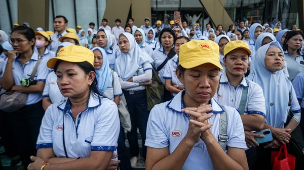 Ancaman PHK & Eksploitasi Magang: Pakar UGM Bicara Hari Buruh