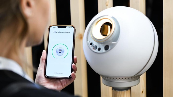 Bahaya Scan Iris Aplikasi World: Pakar Siber Ungkap Risiko Nyata
