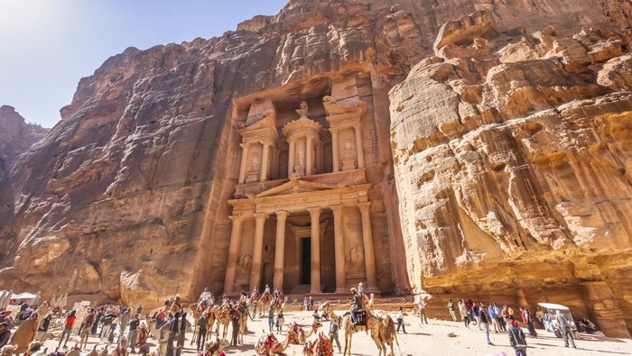 Banjir Dahsyat Petra: 1800 Turis Dievakuasi, Yordania Terdampak