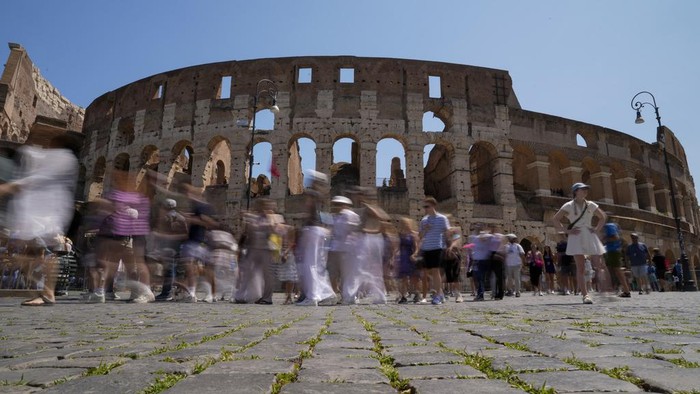 Colosseum Tragedi: Turis Terluka Parah, Butuh 80 Jahitan