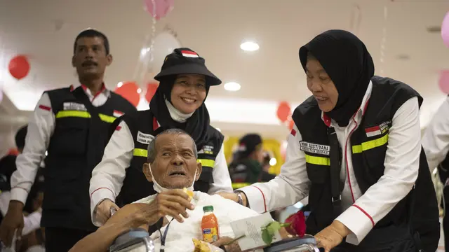 Dehidrasi Haji Lansia: Tips Aman Terbang Jauh