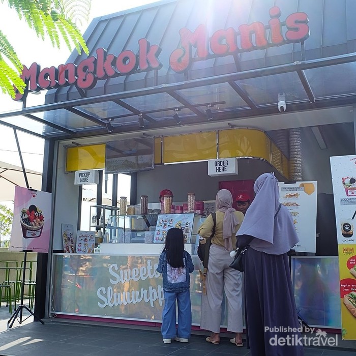 Es Krim Cihampelas: Segarnya Melelehkan Dahagamu di Cuaca Panas