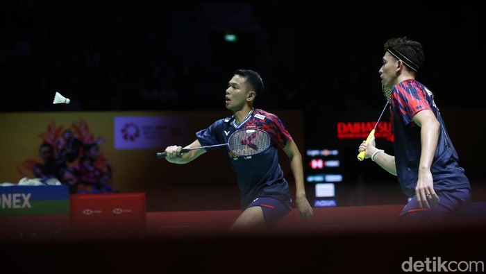 Fajar/Rian Menaklukkan Thailand Open 2025, Raih 16 Besar