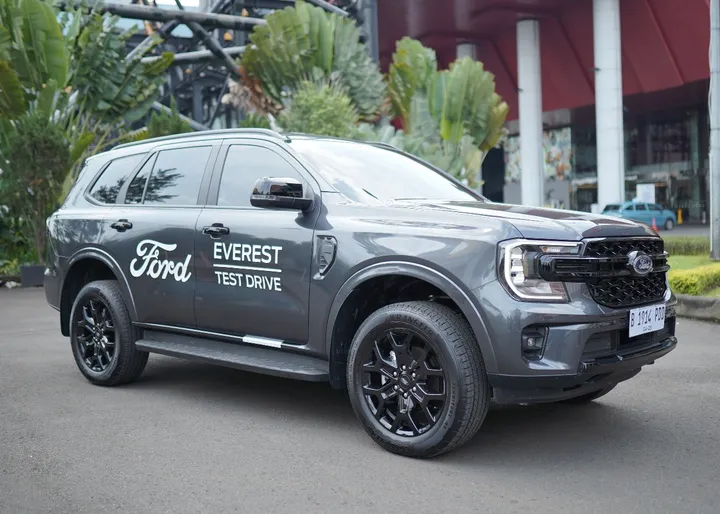 Ford Everest Sport: Petualangan Urban Keluarga di Bandung