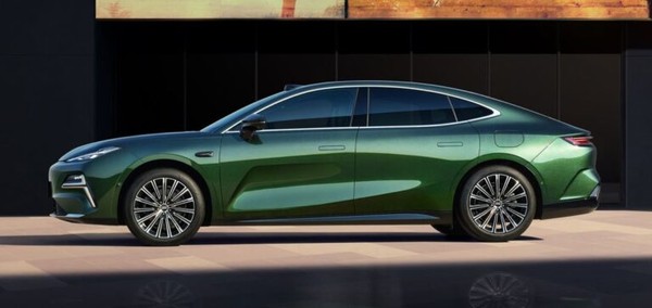 Geely Hybrid Rp200 Jutaan: Canggih, Irit, dan Ramah Lingkungan