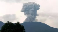 Gunung Marapi Erupsi: Kolom Abu 1600 Meter, Waspada!