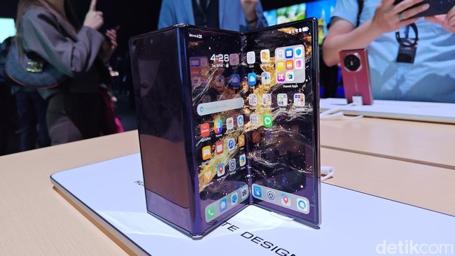 Huawei Mate XT: Inovasi Layar Lipat 3, Tak Tertandingi