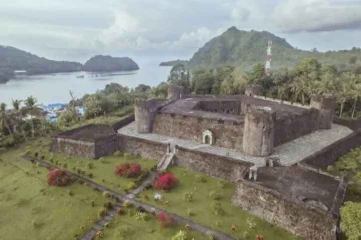 Jelajahi 5 Surga Tersembunyi Banda Neira: Wajib Dikunjungi!