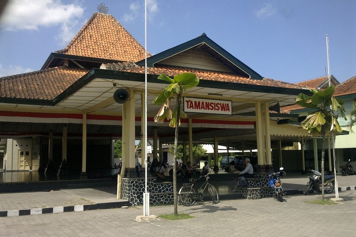 Jelajahi Museum Dewantara: Kisah Ki Hadjar & Koleksi Berharga