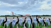 Jemaah Haji Banjarmasin: Penerbangan Perdana Menuju Tanah Suci