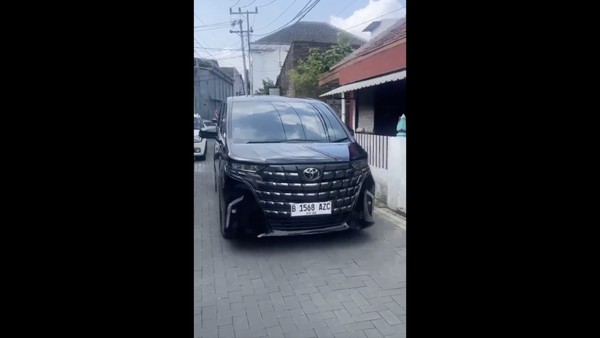 Jokowi Gunakan Mobil Mewah, Kunjungi Dosen Pembimbingnya?