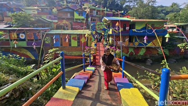 Kampung Pelangi Bandung: Pesona Warna-Warni Terbaru, Bikin Takjub!