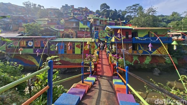 Kampung Pelangi Dago Berganti Nama: Mengenal Pesona Lembur Katumbiri