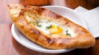 Khachapuri Georgia: Roti Keju Perahu Lezat, Wajib Coba!