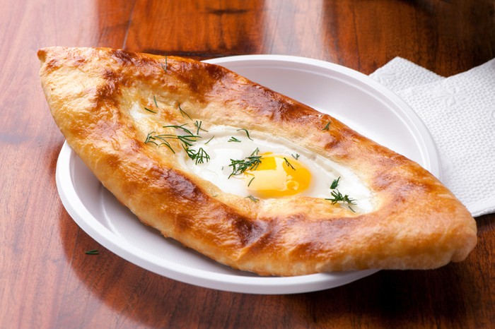 Khachapuri Georgia: Roti Keju Perahu Lezat, Wajib Coba!