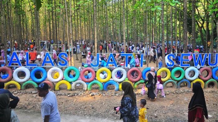 Kuliner Tradisional Kudus: Sensasi Lezat di Hutan Jati Ramai Pengunjung