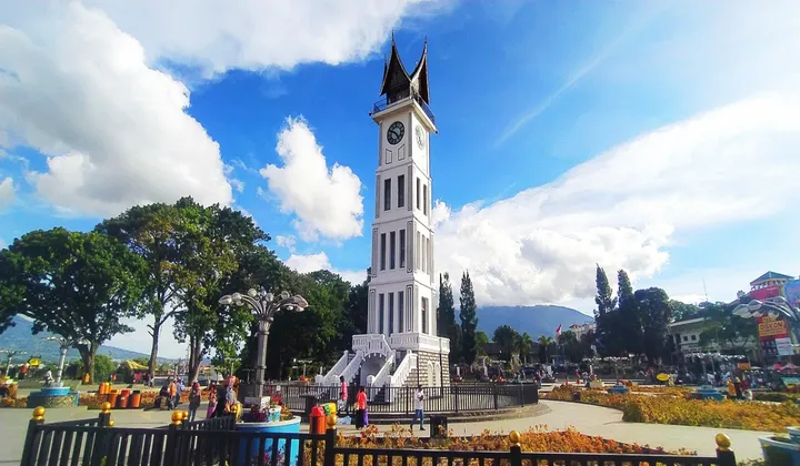 Liburan Akhir Pekan Bukittinggi: Udara Sejuk, Awan Menawan, Seru!