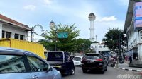 Liburan di Bandung? Asia Afrika Penuh Sesak Wisatawan!