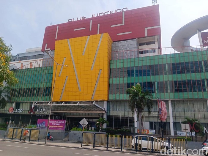 Mal Pluit Junction Tutup Mendadak: Rahasia di Baliknya?