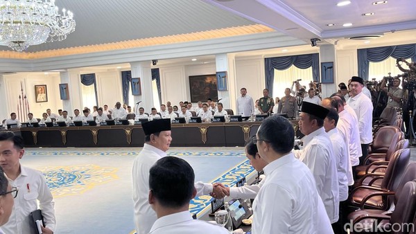 Mantan PCO Hasan Nasbi Tetap Hadiri Sidang Kabinet: Mengapa?