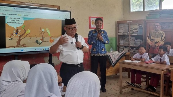 Menteri Mu'ti Motivasi Siswa SDN 03 Leuwibatu: Stop Malas!