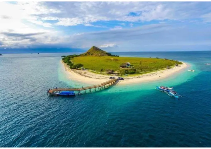 Pantai Lawar Sumbawa: Surga Tersembunyi, Keindahan Alam Memukau