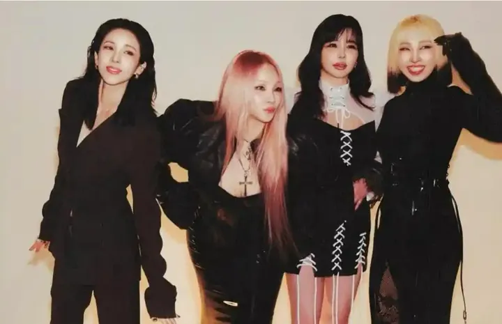 Park Bom Absen Head In The Clouds 2025: Misteri Fans Terungkap?