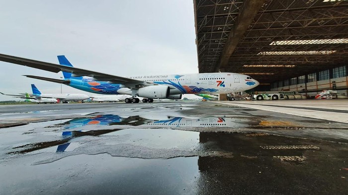Penerbangan Umrah Garuda: Penumpang Charter Dongkrak Kinerja