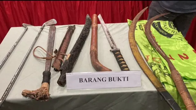 Penggerebekan Posko Ormas: Senjata Tajam Ditemukan Pasar Minggu