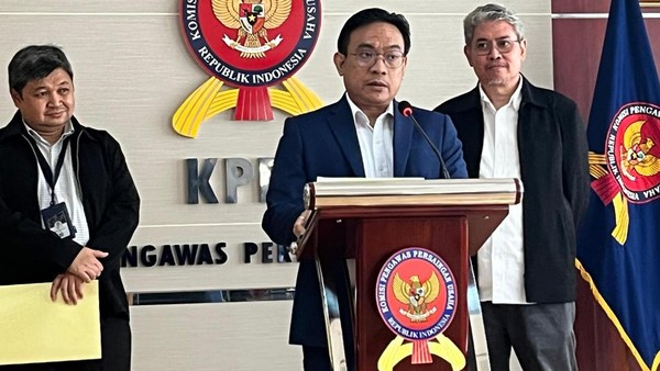 Perang Tarif AS: Indonesia Banjir Impor, PHK Massal? KPPU Ungkap Fakta