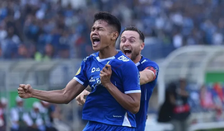 Persib Bandung Hancurkan Persija: Drama, Kartu Merah, Kemenangan 2-0