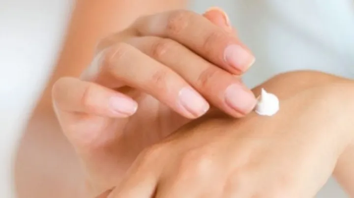 Rahasia Lotion Pemutih: Hindari Bahan Berbahaya Ini!