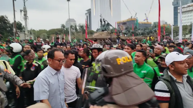 Ribuan Polisi Amankan Demo Ojol Jakarta: Situasi Terkini