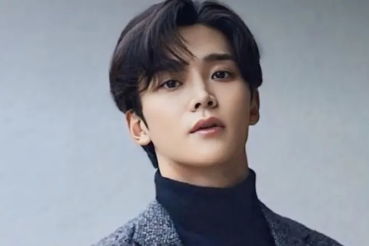 Rowoon Wamil Juli: Proyek Terakhir Bikin Fans Haru