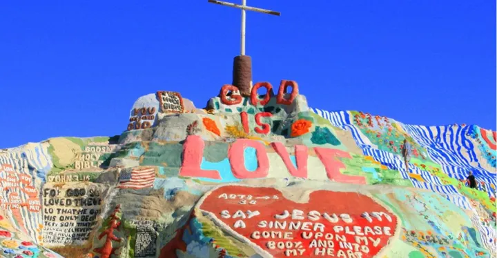 Salvation Mountain: Karya Seni Unik Penuh Harapan dan Cinta