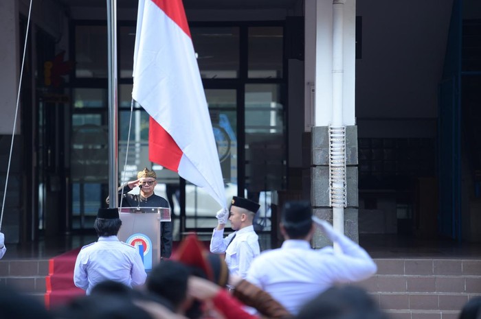 Smart Board Gratis! 15 Ribu Sekolah Dapat Bantuan Kemendikbud