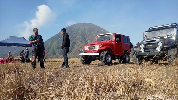 Sopir Jip Protes: TNBTS, Tiket Online Buruk, Fasilitas Minim