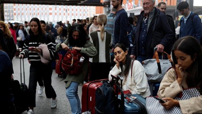 Spanyol Chaos: Pencurian Kabel Kereta, Ribuan Penumpang Terdampar