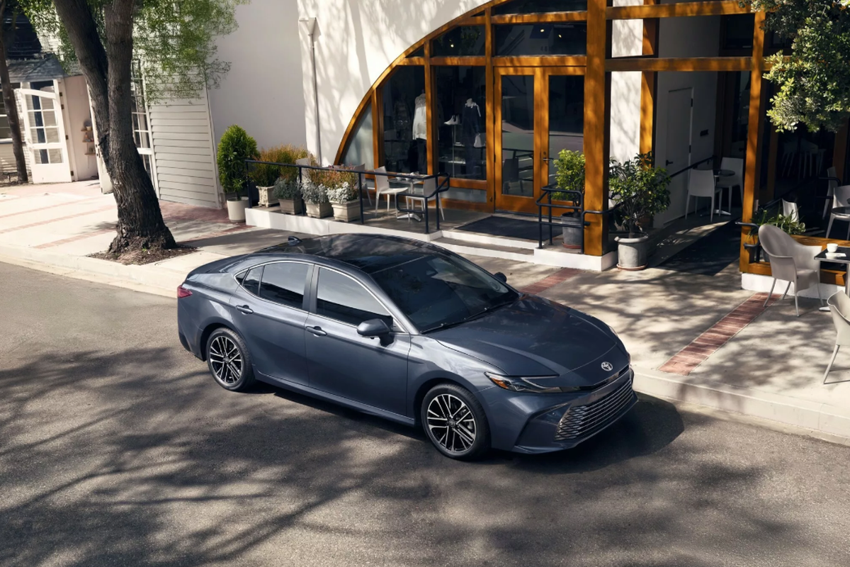 Toyota Camry Nightside Edition: Tampil Sporty Agresif, Pikat Perhatian Anda