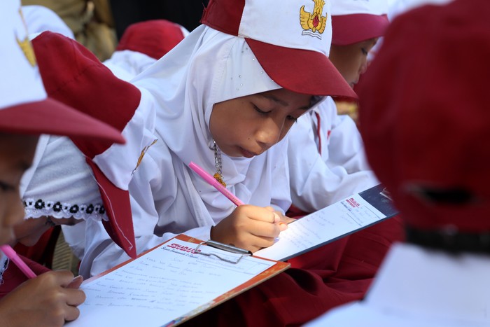 Tulis Tangan: Rahasia Anak Menguasai Huruf dan Kata Baru