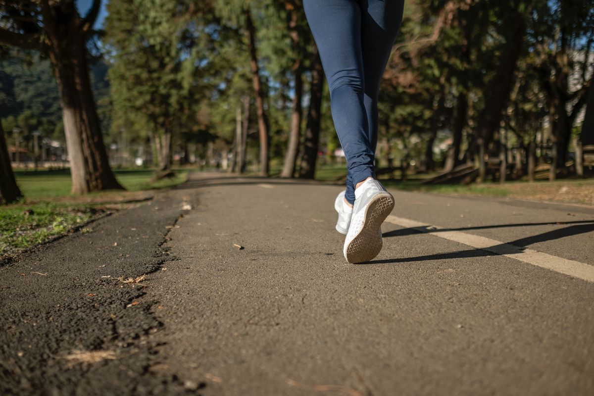 Turunkan Berat Badan Cuma Jalan Kaki 1 Jam? Buktinya!