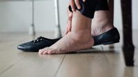 Waspadai Masalah Jantung Tersembunyi: Gejala di Kaki Muda